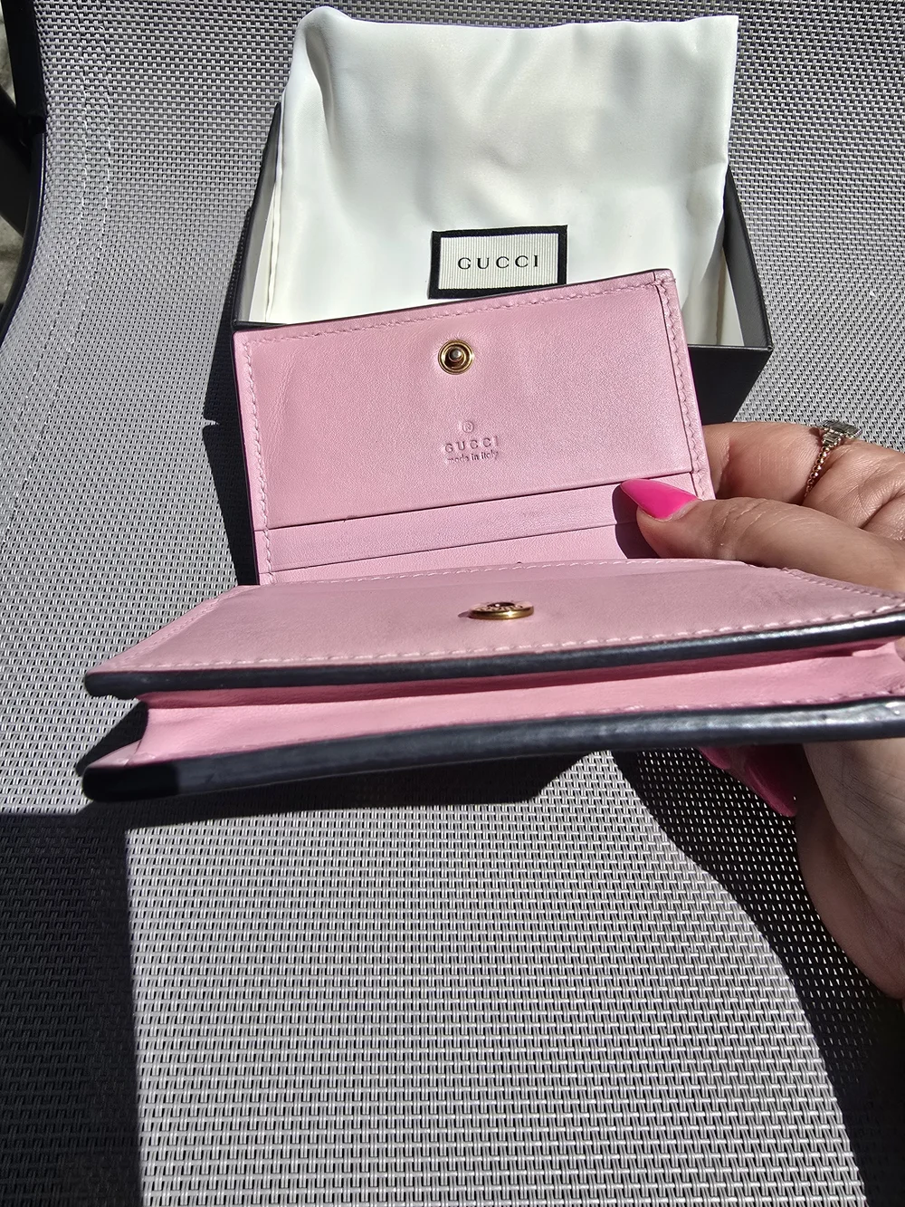 💯 Authentic Gucci Strawberry GG Supreme Bifol Card Case/Wallet - Picture 12 of 12